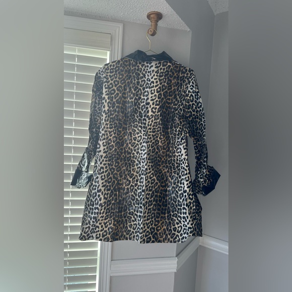 Leopard Rain Coat 🌧️ - Picture 8 of 8